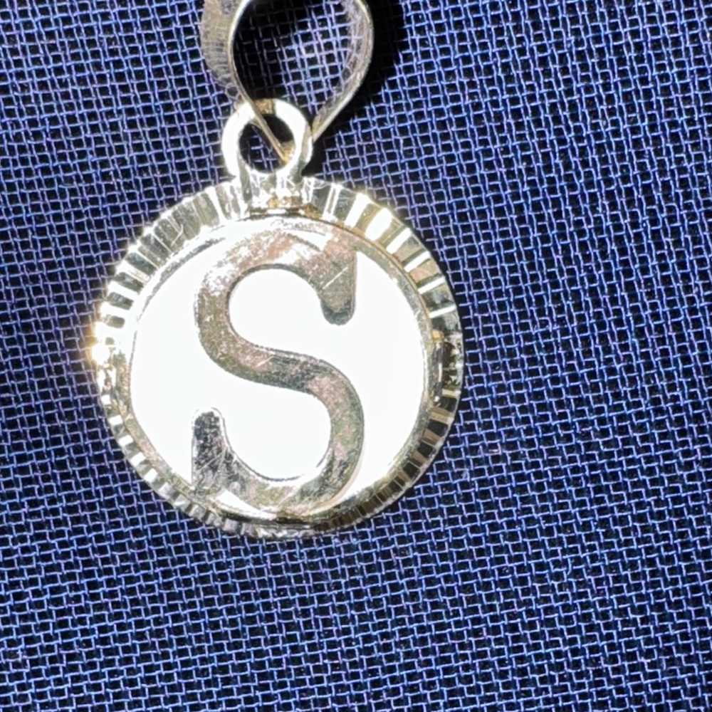 10k real Gold Pendant with Initial C, D, J, R, S, new 3/4 inch no T ,V,J